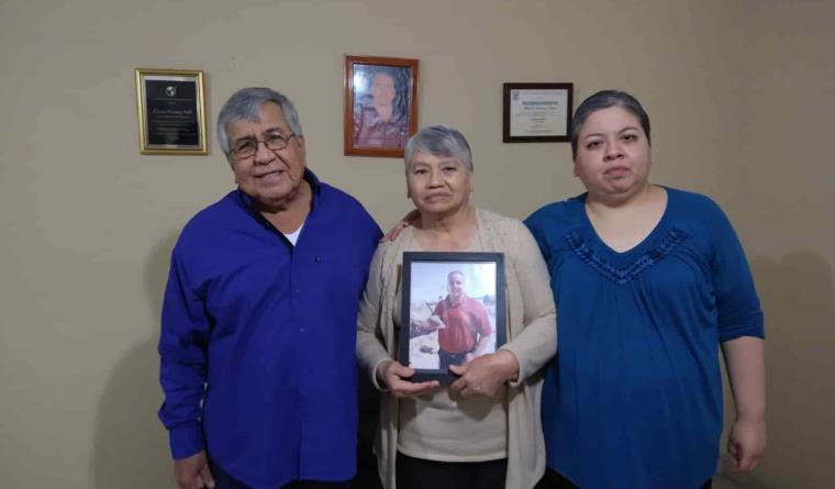 Padres de Alfredo Jiménez Mota exigen que sigan las investigaciones