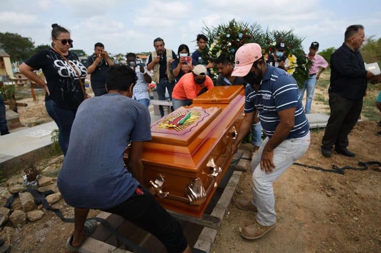 Manipularon celulares después del crimen: familiares de reporteras asesinadas