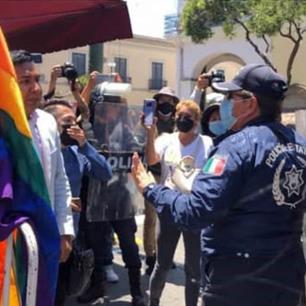Hubo uso excesivo de la fuerza: policías agreden a comunidad LGBTTTIQ+ y periodistas en Edomex