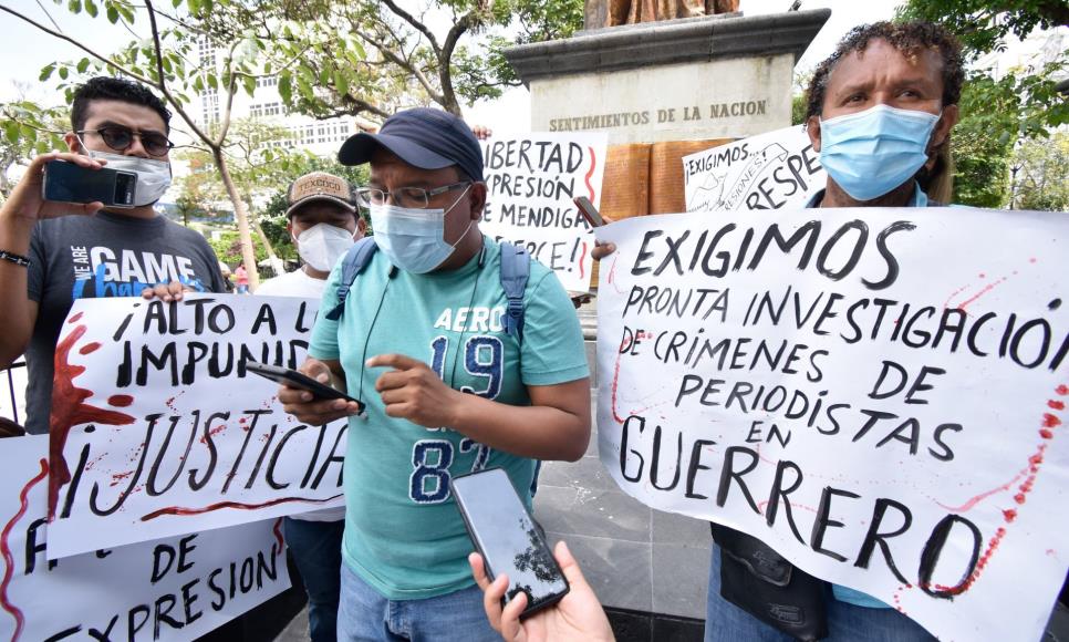 Senadores demócratas de EU condenan violencia contra periodistas en México