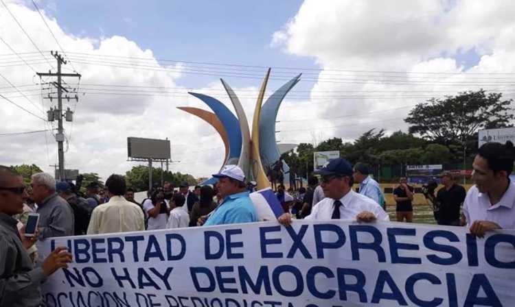 Se deteriora salud de periodistas encarcelados en Nicaragua, condena la SIP