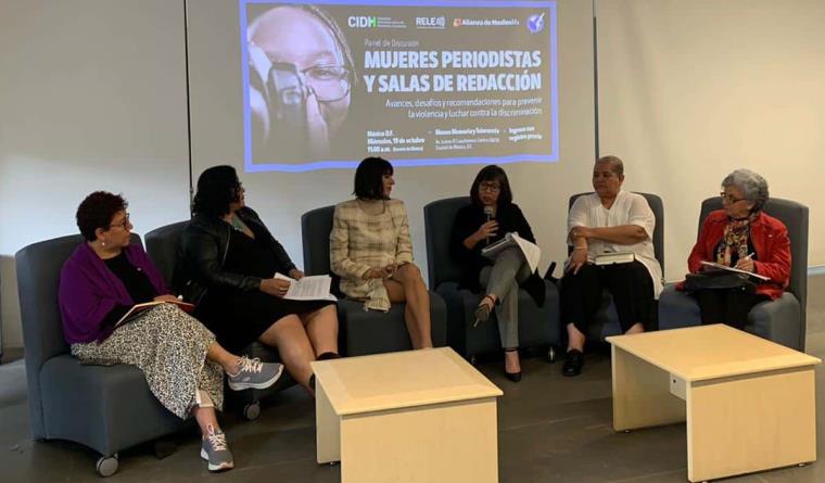 Mujeres periodistas analizan retos por teletrabajo y precarización laboral