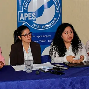 Gremio periodístico de El Salvador busca justicia por detención arbitraria de periodista