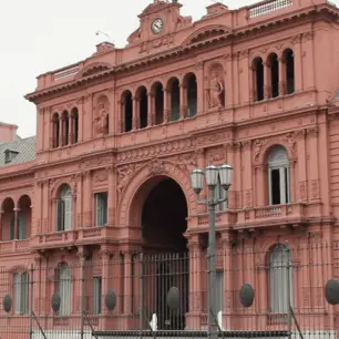Milei dar&aacute; acceso a la Casa Rosada de gobierno argentino solo a un grupo "selecto" de periodistas
