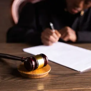 Juez de EU reconoce como "uso justo" el entrenamiento de la la firma de IA Anthropic con libros