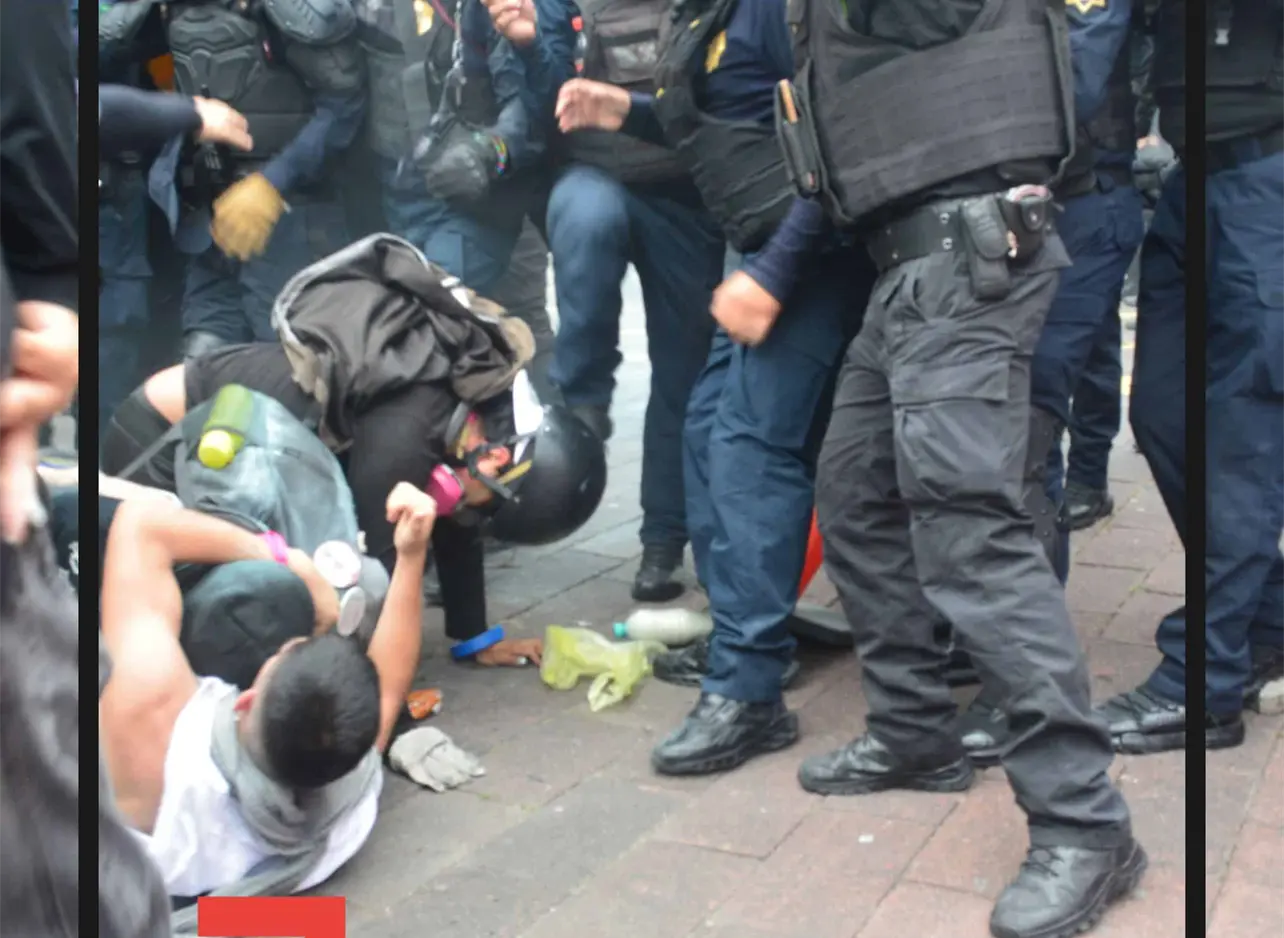 Periodistas denuncian agresiones durante cobertura de marcha del 2 de octubre en CDMX Periodistas denuncian agresiones durante cobertura de marcha del 2 de octubre en CDMX